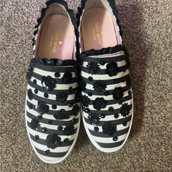 Kate Spade authentic low rise sneaker. In mint condition size 9.5 looking good. - Picture 3 of 8